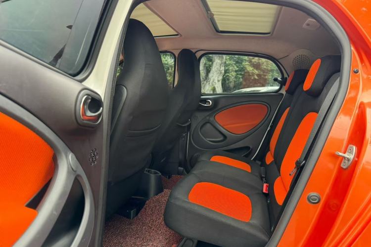 Used smart forfour 2016 1.0L 52 kW Passion Edition Interior 3
