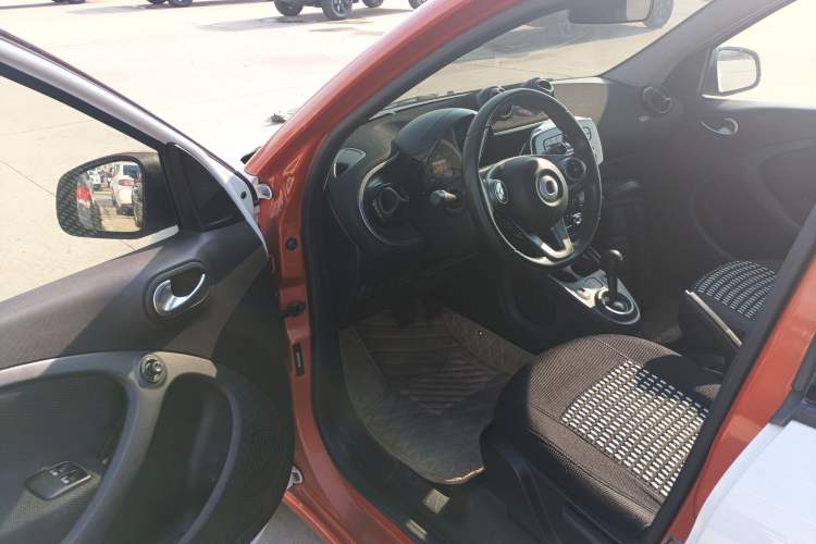 Used smart forfour 2016 1.0L 52 kW Passion Edition Interior 3