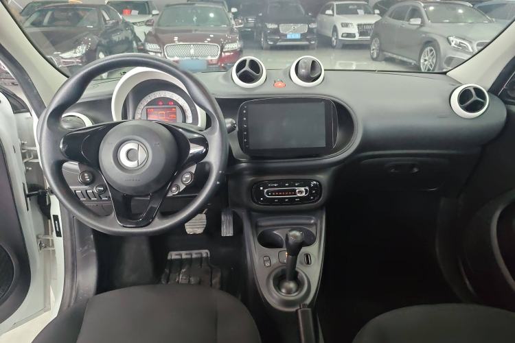 Used smart forfour 2016 1.0L 52 kW Dynamic Edition Interior 3
