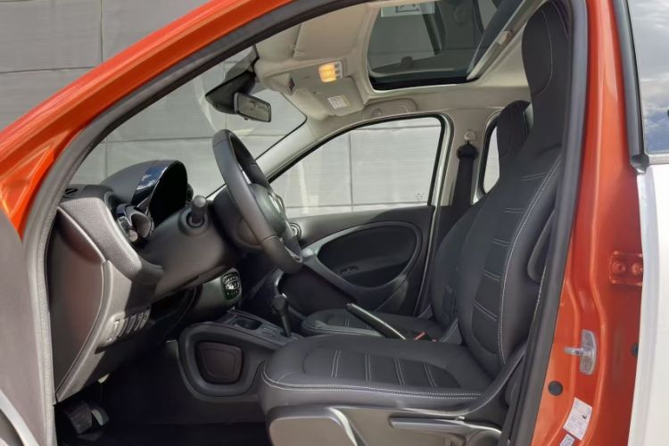 Used smart forfour 2016 1.0L 52 kW Passion Edition Interior 3