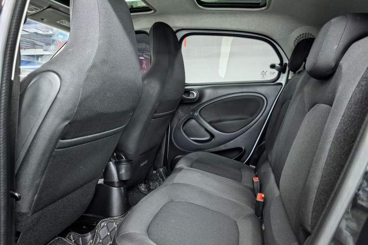 Used smart forfour 2016 1.0L 52 kW Passion Edition Interior 5