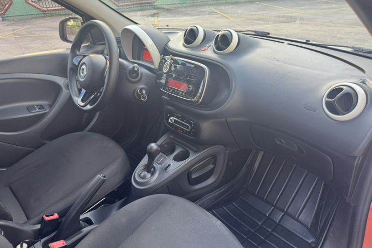 Used smart forfour 2016 1.0L 52 kW Dynamic Edition Interior 7