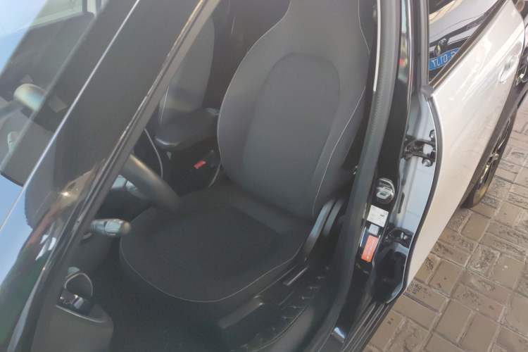 Used smart forfour 2016 1.0L 52 kW Passion Edition Left Front Seat