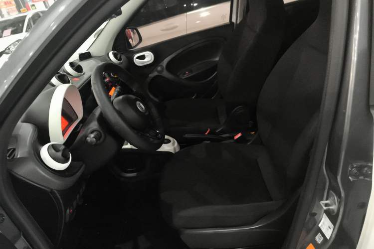 Used smart forfour 2016 1.0L 52 kW Dynamic Edition Left Front Seat