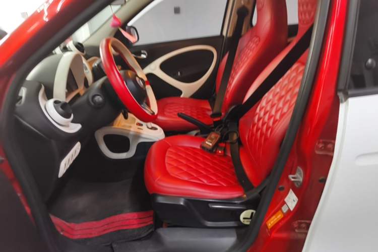 Used smart forfour 2016 1.0L 52 kW Passion Edition Left Front Seat