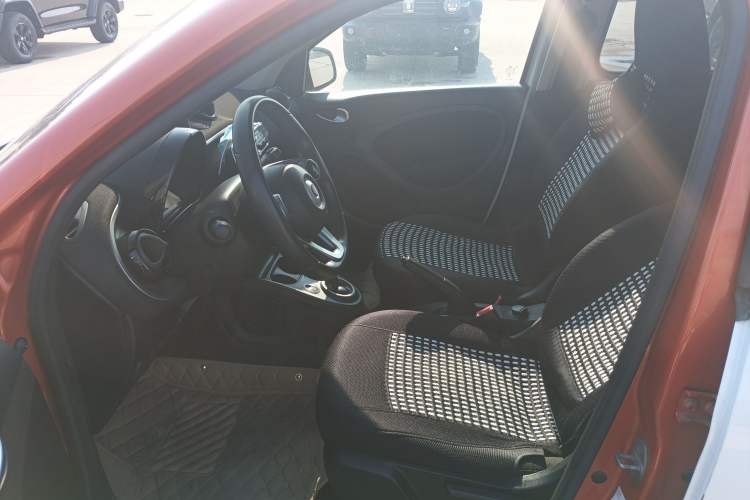 Used smart forfour 2016 1.0L 52 kW Passion Edition Left Front Seat