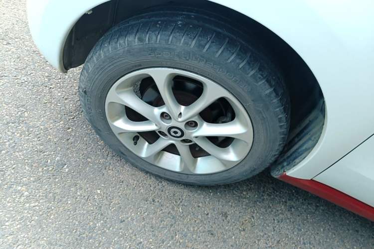 Used smart forfour 2016 1.0L 52 kW Dynamic Edition Left Front Wheel Hub