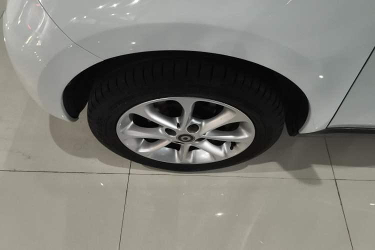 Used smart forfour 2016 1.0L 52 kW Dynamic Edition Left Front Wheel Hub