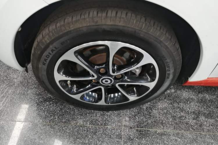 Used smart forfour 2016 1.0L 52 kW Passion Edition Left Front Wheel Hub
