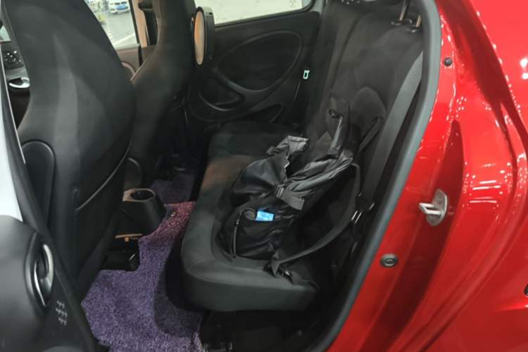 Used smart forfour 2016 1.0L 52 kW Passion Edition Left Rear Seat