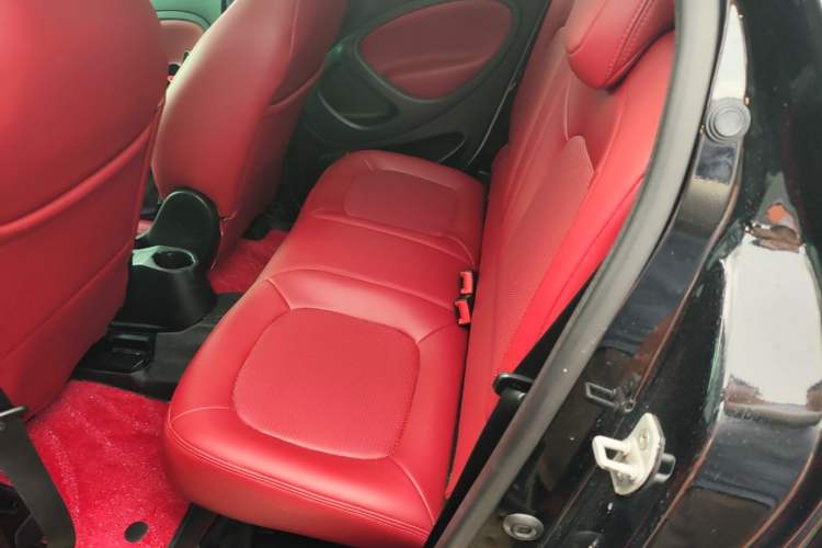 Used smart forfour 2016 1.0L 52 kW Passion Edition Left Rear Seat