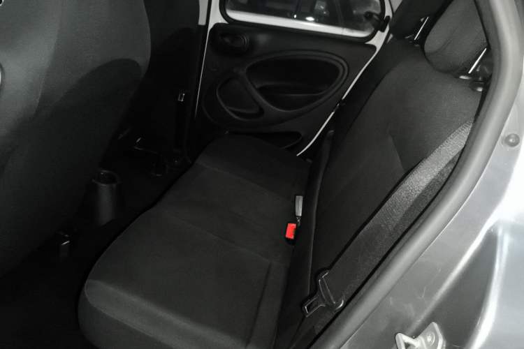 Used smart forfour 2016 1.0L 52 kW Dynamic Edition Left Rear Seat