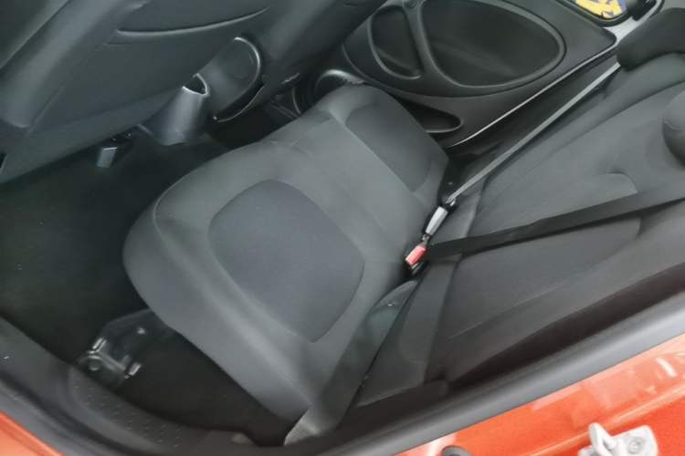Used smart forfour 2016 1.0L 52 kW Passion Edition Left Rear Seat