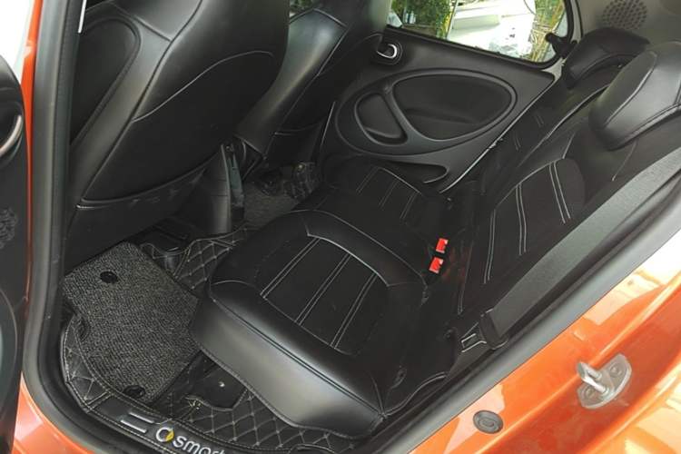 Used smart forfour 2016 0.9T 66 kW Pioneer Edition Left Rear Seat