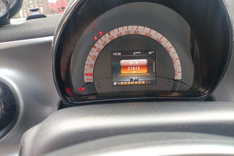Used smart forfour 2016 0.9T 66 kW Pioneer Edition Odometer Close Up