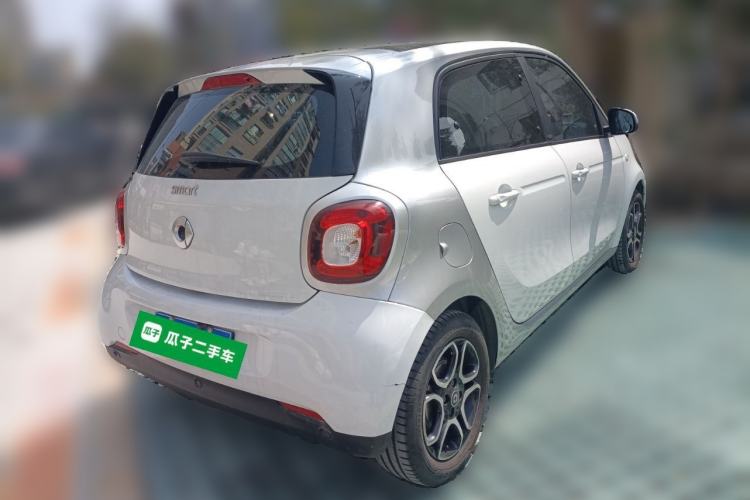 Used smart forfour 2016 0.9T 66 kW Pioneer Edition Rear Right 45 Deg