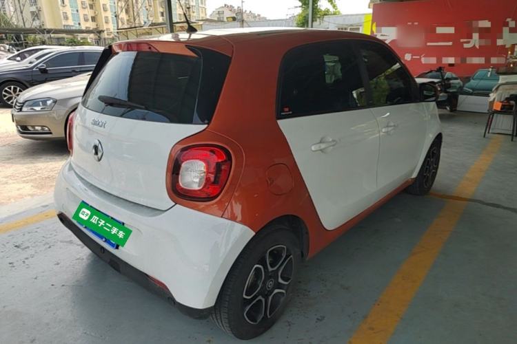 Used smart forfour 2016 0.9T 66 kW Pioneer Edition Rear Right 45 Deg
