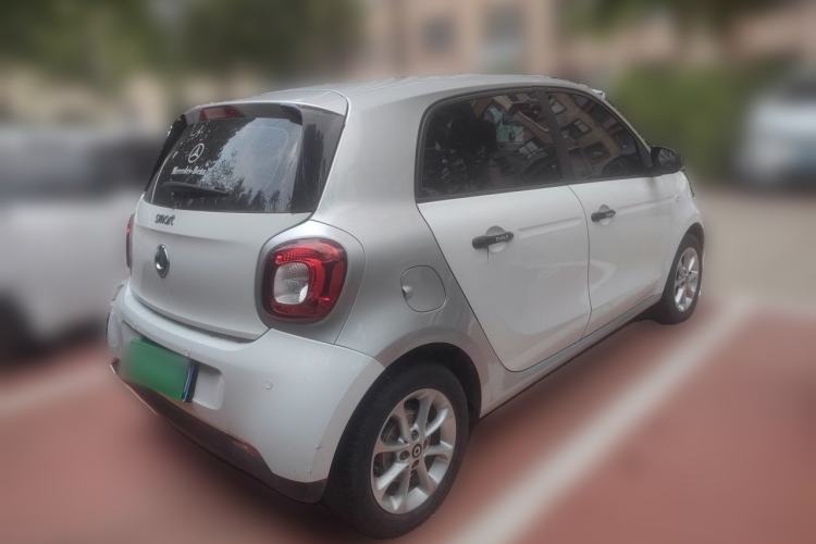 Used smart forfour 2016 1.0L 52 kW Dynamic Edition Rear Right 45 Deg