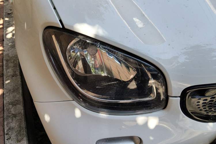 Used smart forfour 2016 1.0L 52 kW Passion Edition Right Front Headlight