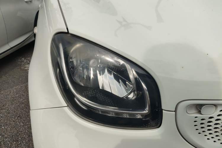 Used smart forfour 2016 1.0L 52 kW Passion Edition Right Front Headlight