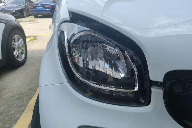 Used smart forfour 2016 1.0L 52 kW Passion Edition Right Front Headlight
