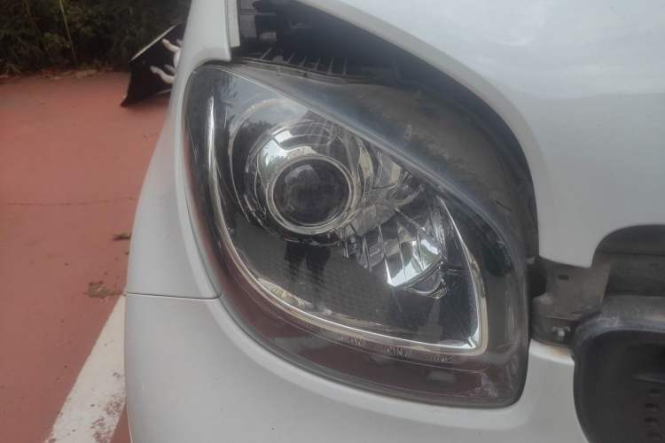 Used smart forfour 2016 1.0L 52 kW Dynamic Edition Right Front Headlight
