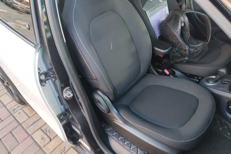 Used smart forfour 2016 1.0L 52 kW Passion Edition Right Front Seat