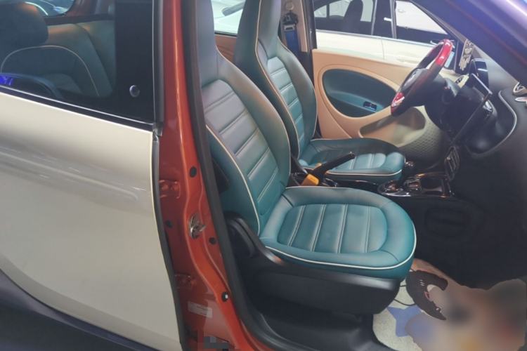 Used smart forfour 2016 1.0L 52 kW Passion Edition Right Front Seat