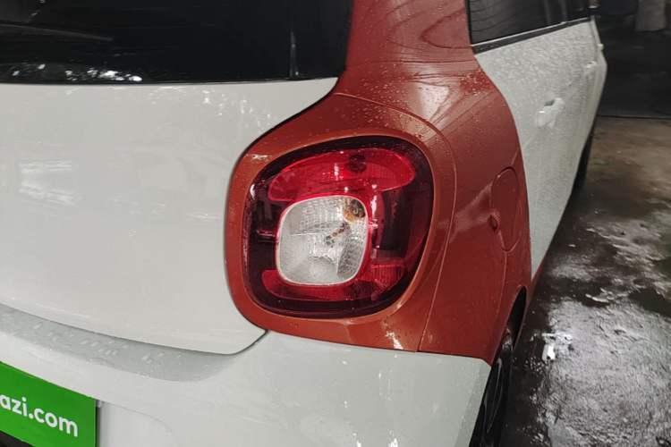 Used smart forfour 2016 1.0L 52 kW Passion Edition Right Rear Taillight
