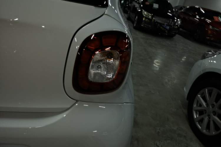 Used smart forfour 2016 0.9T 66 kW Ultimate Edition Right Rear Taillight