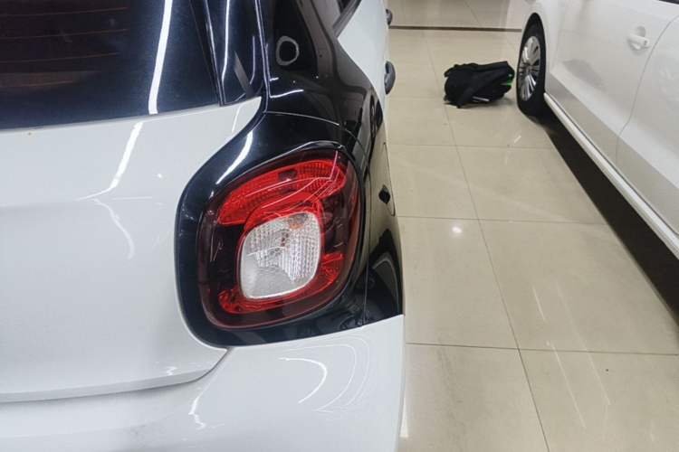 Used smart forfour 2016 1.0L 52 kW Dynamic Edition Right Rear Taillight