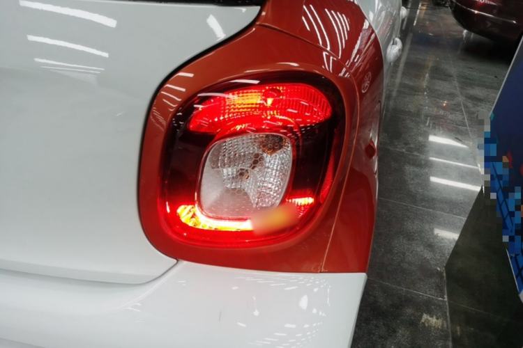 Used smart forfour 2016 1.0L 52 kW Passion Edition Right Rear Taillight