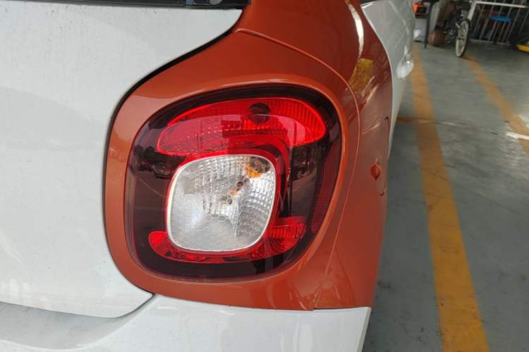 Used smart forfour 2016 0.9T 66 kW Pioneer Edition Right Rear Taillight