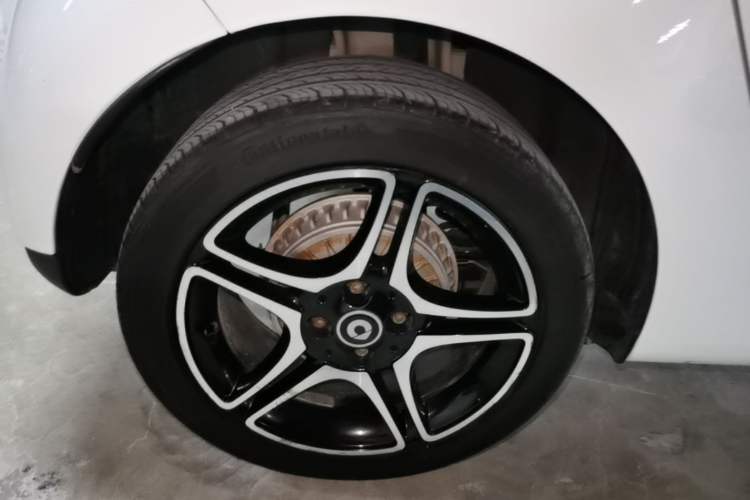 Used smart forfour 2016 0.9T 66 kW Ultimate Edition Right Rear Wheel Hub