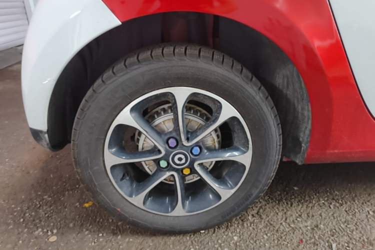 Used smart forfour 2016 1.0L 52 kW Passion Edition Right Rear Wheel Hub