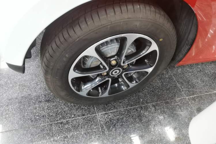 Used smart forfour 2016 1.0L 52 kW Passion Edition Right Rear Wheel Hub