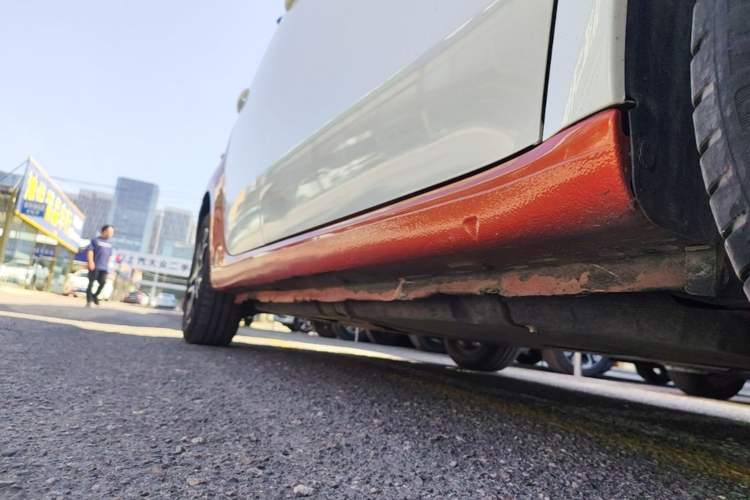 Used smart forfour 2016 0.9T 66 kW Pioneer Edition Right Side Sill