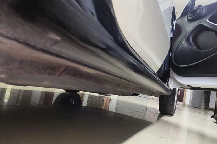 Used smart forfour 2016 1.0L 52 kW Dynamic Edition Right Side Sill