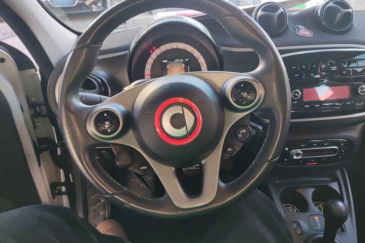 Used smart forfour 2016 1.0L 52 kW Passion Edition Steering Wheel
