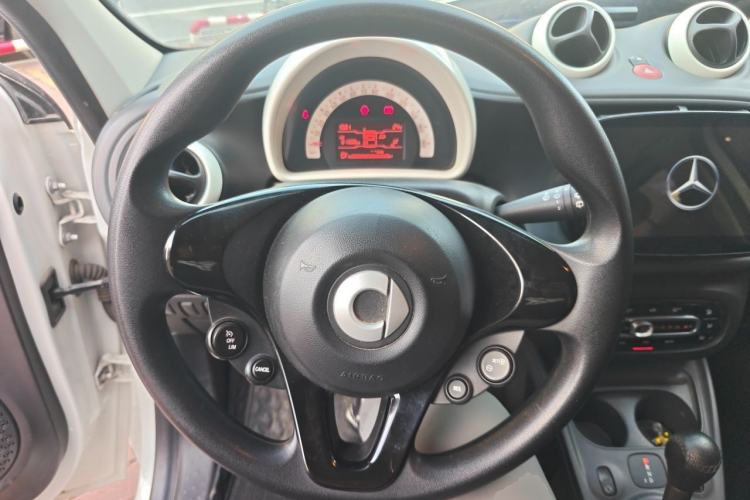 Used smart forfour 2016 1.0L 52 kW Dynamic Edition Steering Wheel