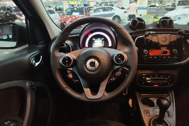 Used smart forfour 2016 1.0L 52 kW Passion Edition Steering Wheel