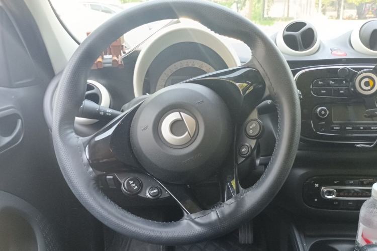 Used smart forfour 2016 1.0L 52 kW Dynamic Edition Steering Wheel