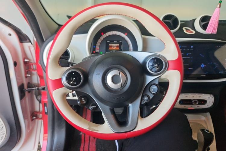 Used smart forfour 2016 1.0L 52 kW Passion Edition Steering Wheel