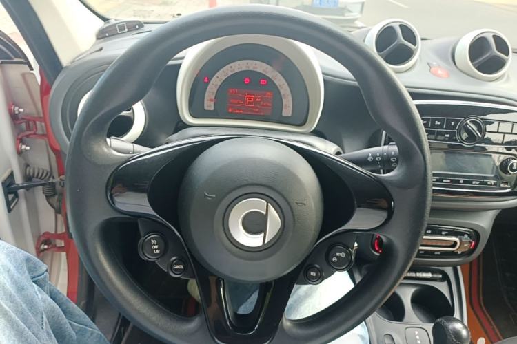 Used smart forfour 2016 1.0L 52 kW Dynamic Edition Steering Wheel
