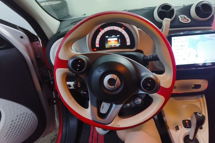 Used smart forfour 2016 1.0L 52 kW Passion Edition Steering Wheel