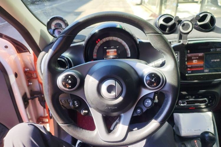 Used smart forfour 2016 0.9T 66 kW Pioneer Edition Steering Wheel