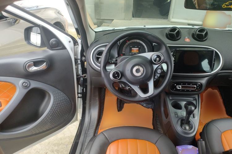 Used smart forfour 2016 1.0L 52 kW Passion Edition Steering Wheel