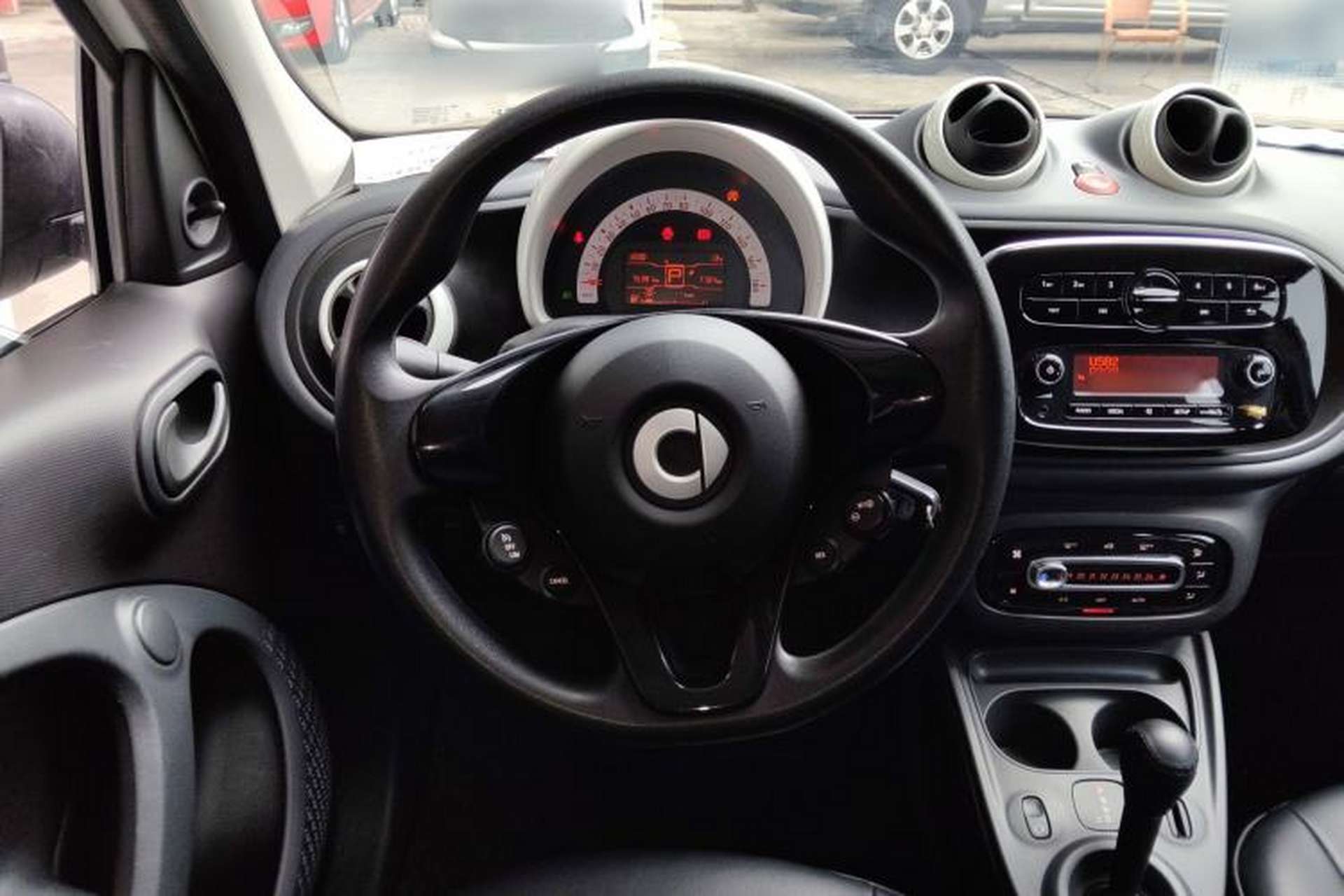 Used smart forfour 2016 1.0L 52 kW Dynamic Edition Steering Wheel