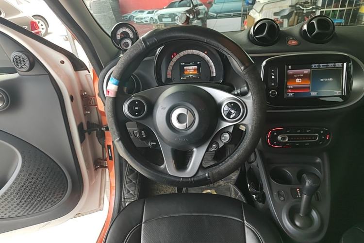 Used smart forfour 2016 0.9T 66 kW Pioneer Edition Steering Wheel