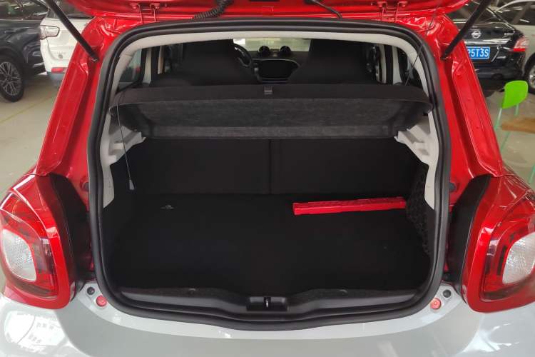 Used smart forfour 2016 1.0L 52 kW Passion Edition Trunk